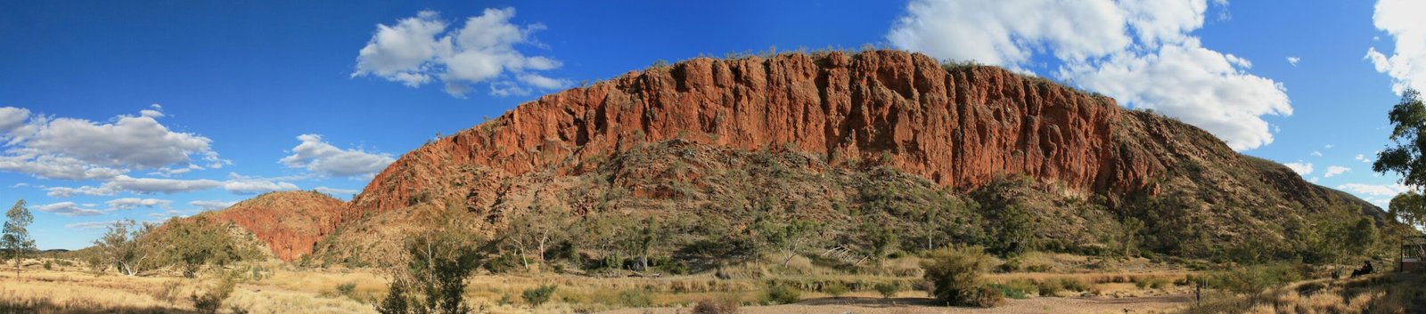 MacDonnell Ranges: Central Australia's Backbone (image credits: wikimedia)