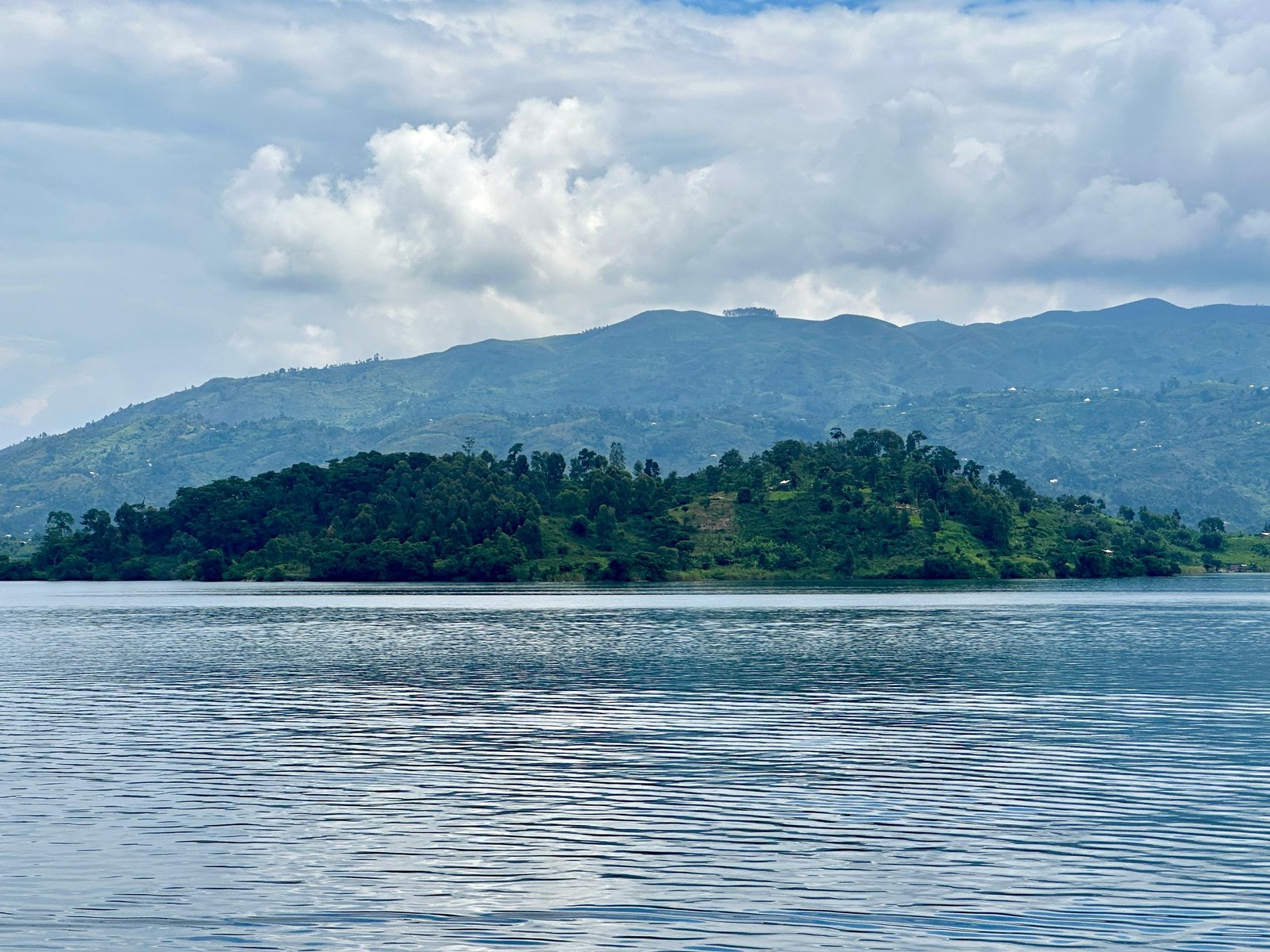 Lake Kivu: Africa's Ticking Time Bomb (image credits: wikimedia)
