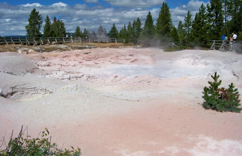 The Deadly Beauty of Boiling Mud Pools (image credits: wikimedia)