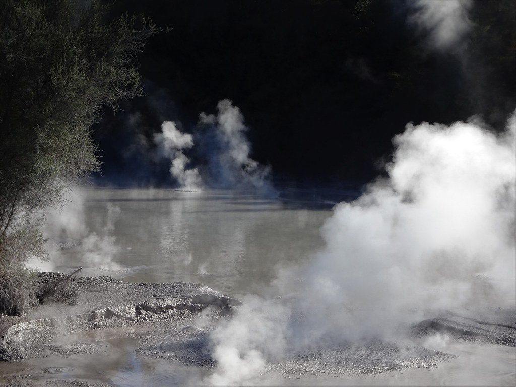 Geothermal Power – Harnessing Earth's Energy (image credits: flickr)