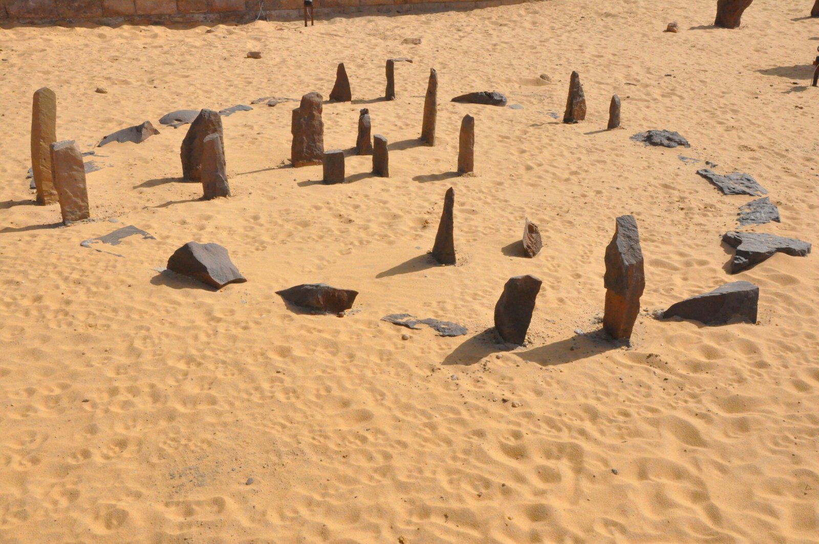 Early Astronomers of the Sahara? (image credits: wikimedia)