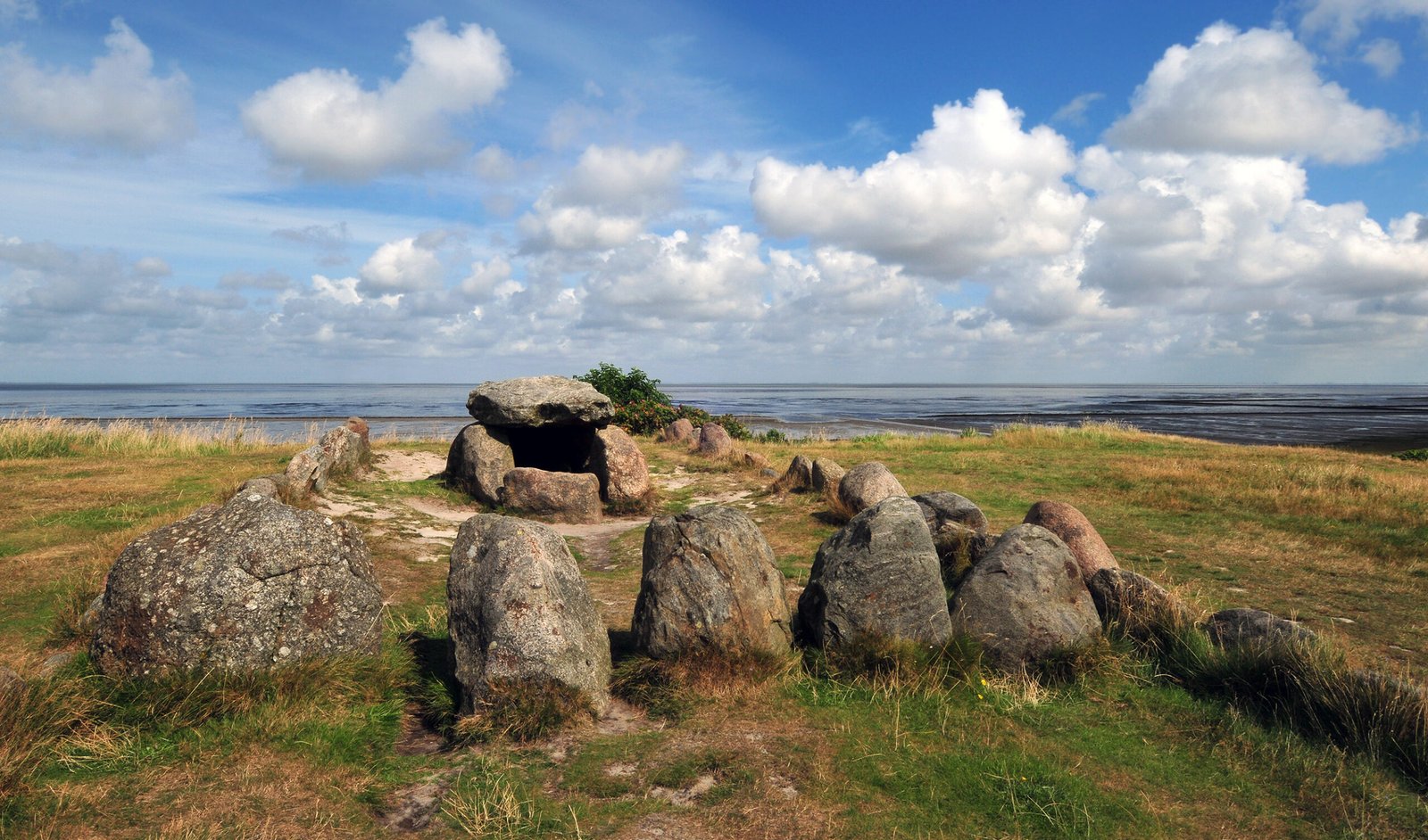 The Ongoing Allure of Ancient Mysteries (image credits: wikimedia)