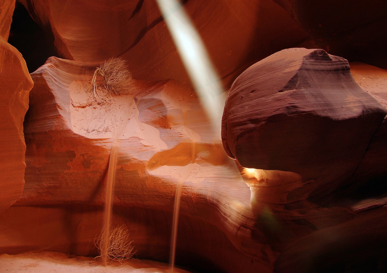 Antelope Canyon, USA: The Undulating Heart of Stone (image credits: wikimedia)