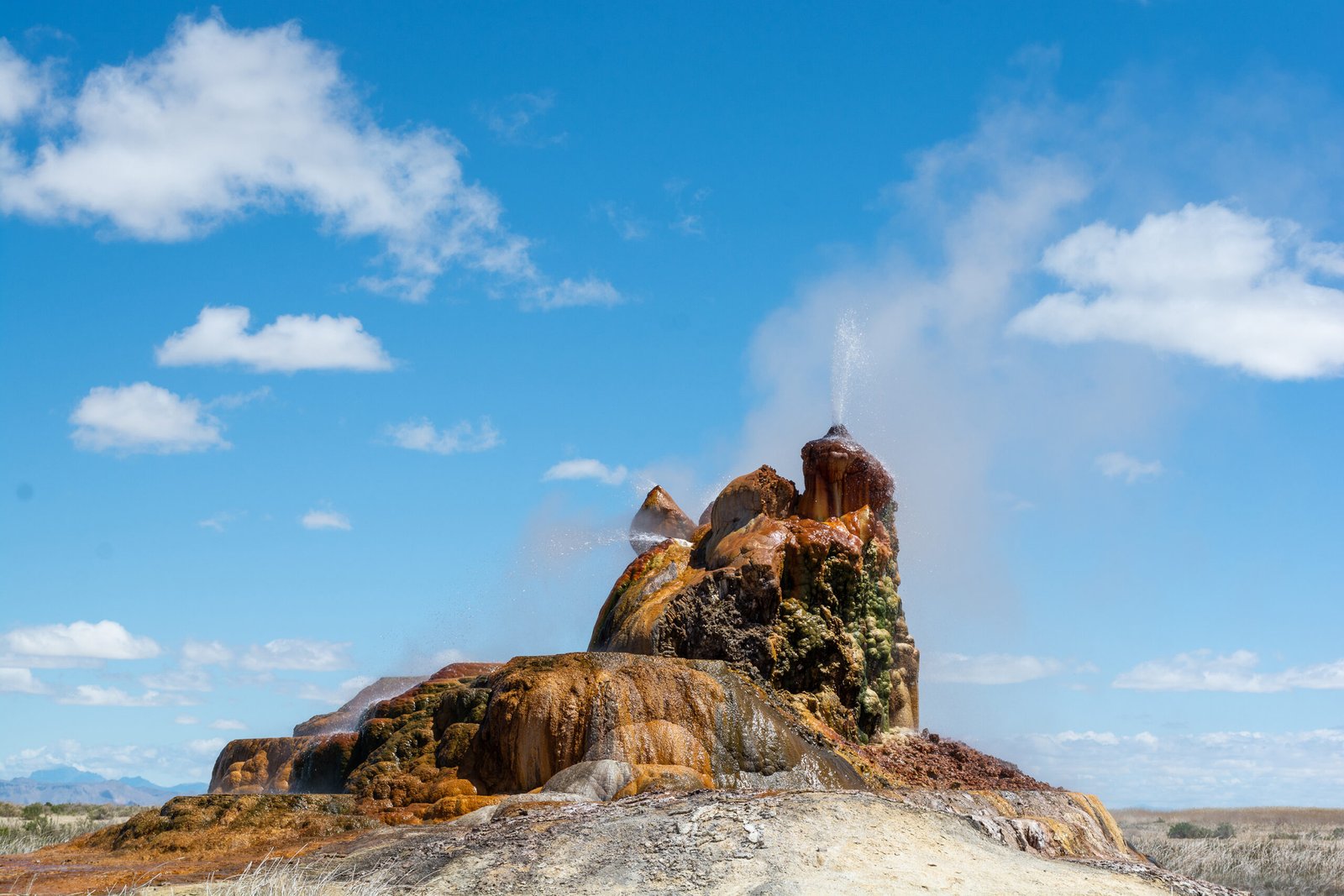 Fly Geyser, USA: A Psychedelic Fountain in the Desert (image credits: wikimedia)