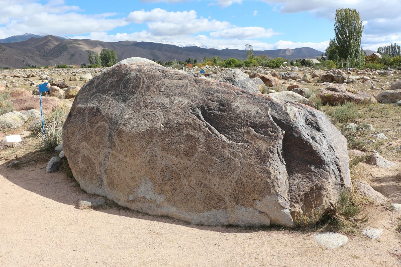 Physical Features That Defied Explanation (image credits: wikimedia)