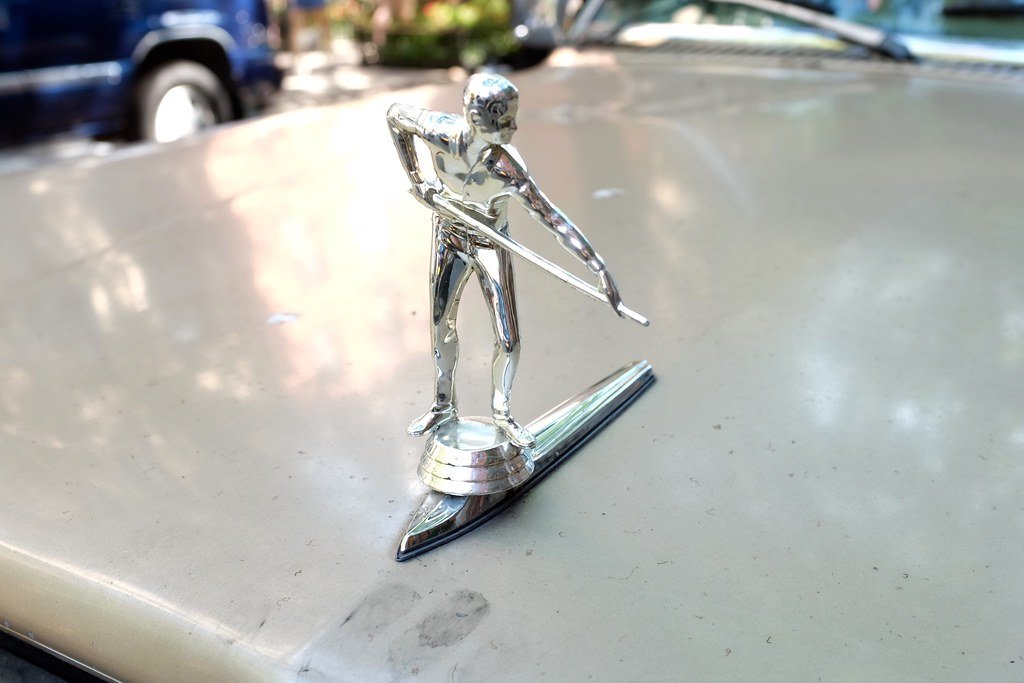 Chrome Silver: Mirror-Perfect Metallics (image credits: flickr)
