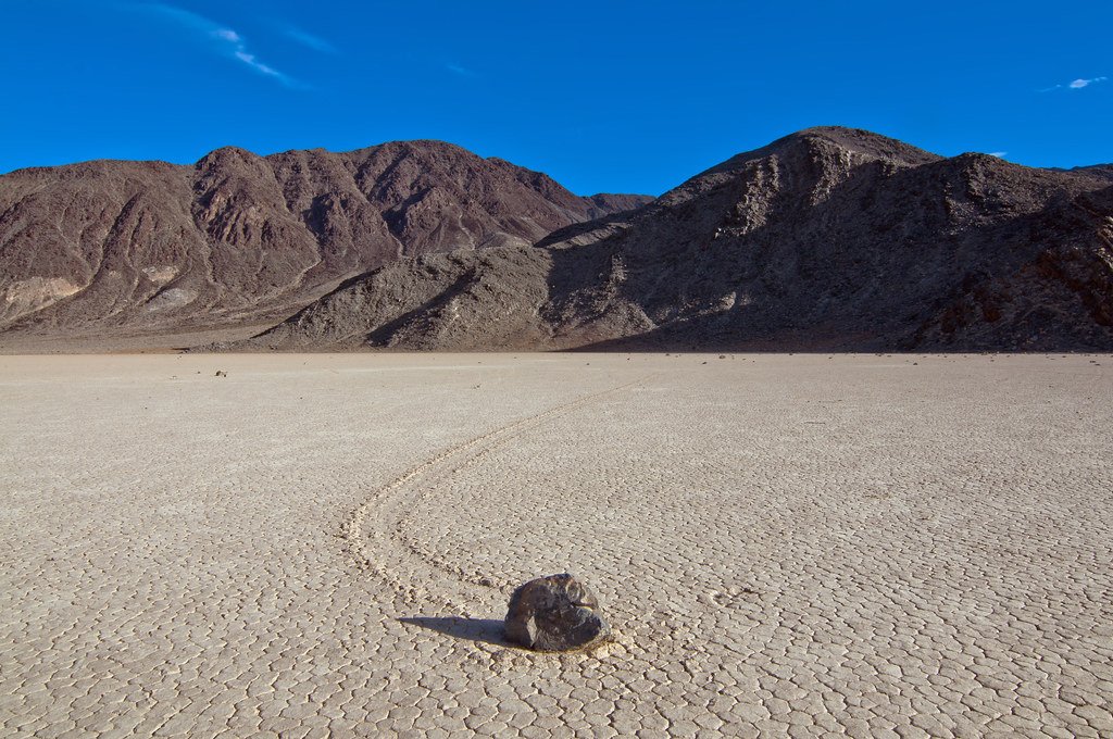 The Sailing Stones of Death Valley (image credits: flickr)