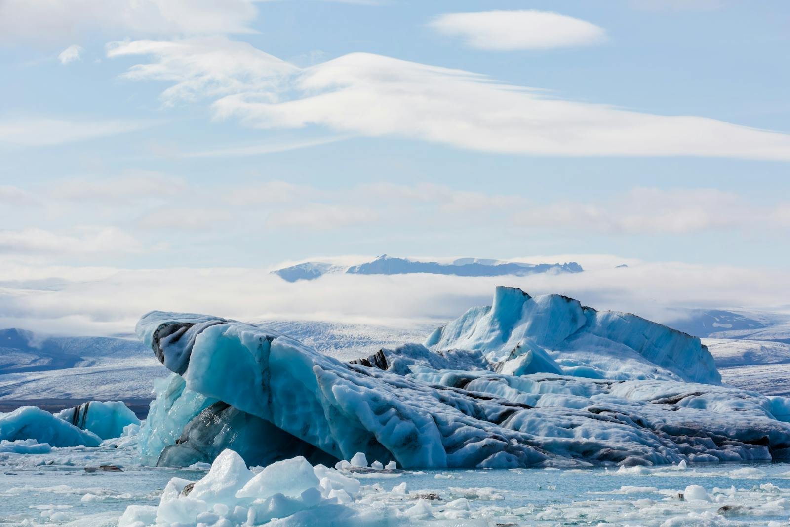 Beneath the Ice: Antarctica Emits Mysterious Radio Pulses That Shouldn’t Exist — Are They Clues to Dark Matter?