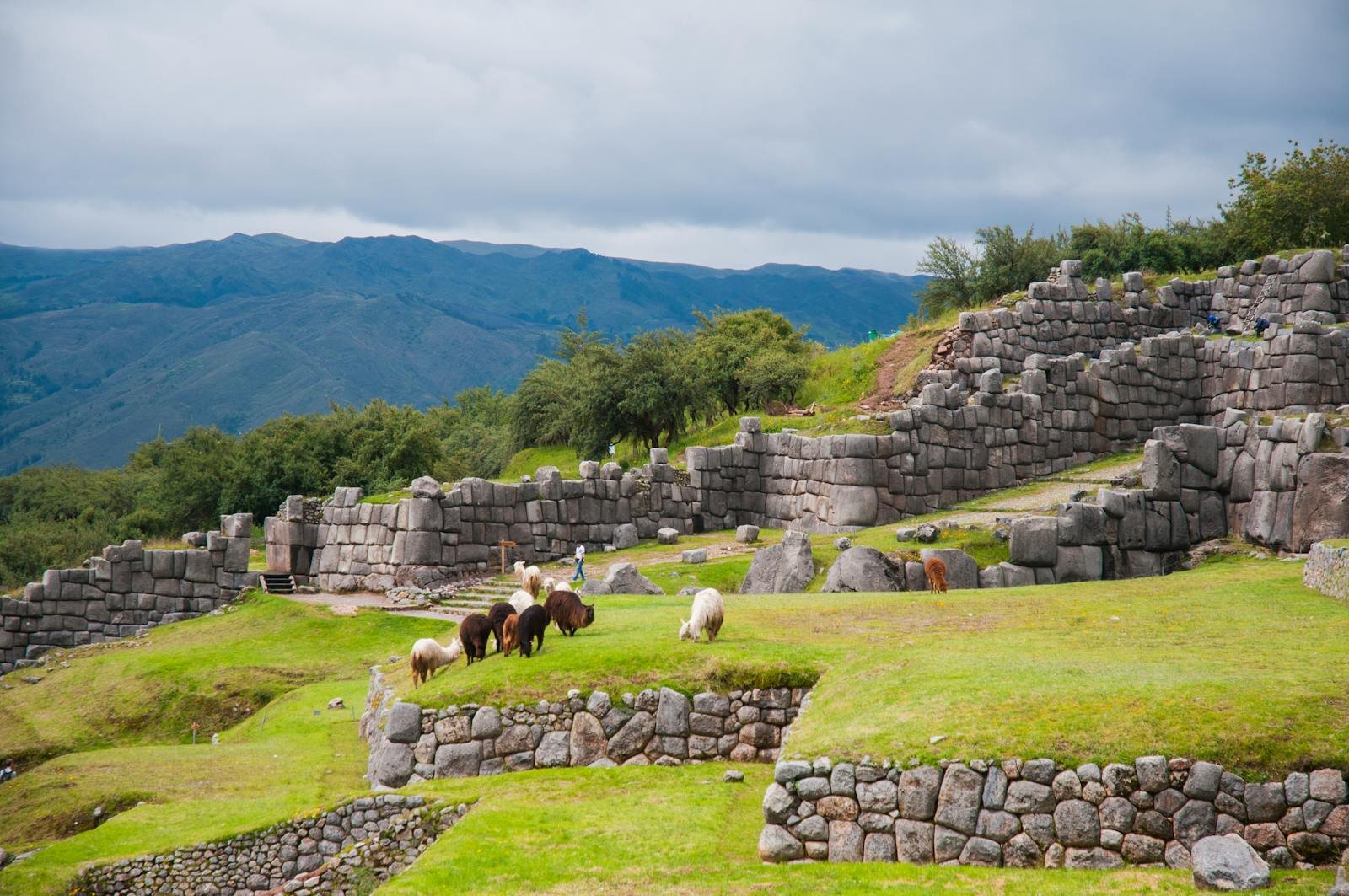 Who Built the Walls of Sacsayhuamán? Peru’s Puzzle of Precision Stonework