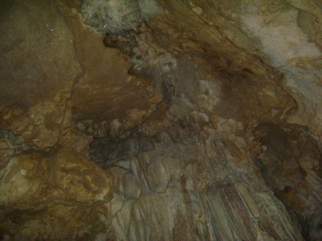 The Science Behind Limestone Cave Formation (image credits: wikimedia)