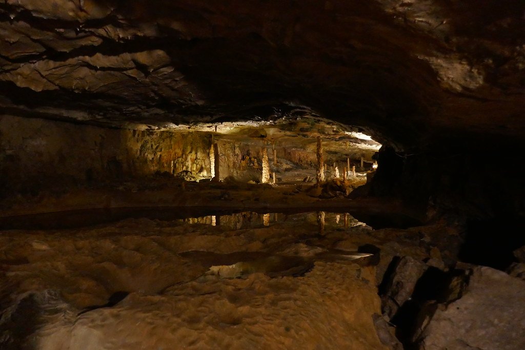 Limestone Chemistry and Cave Formations (image credits: flickr)