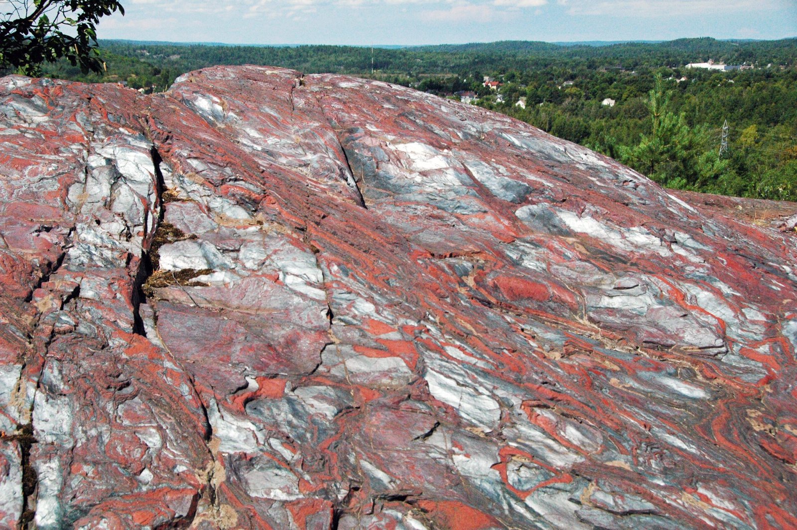 The Banded Iron Formations of Lake Superior (image credits: wikimedia)