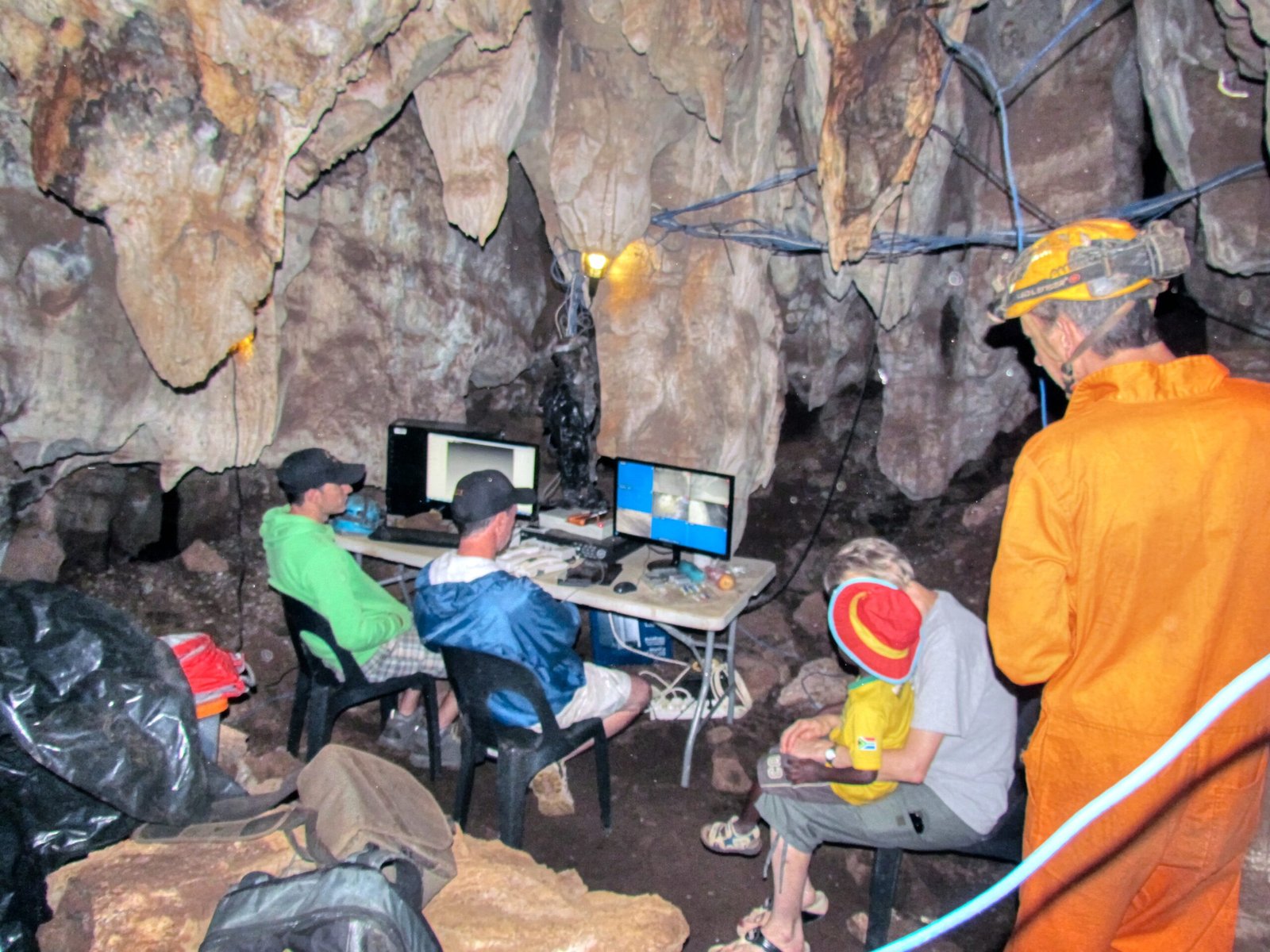 Rising Star Cave: The Chamber of Secrets (image credits: Rising star cave exploration, CC BY 2.0, https://commons.wikimedia.org/w/index.php?curid=43691921)
