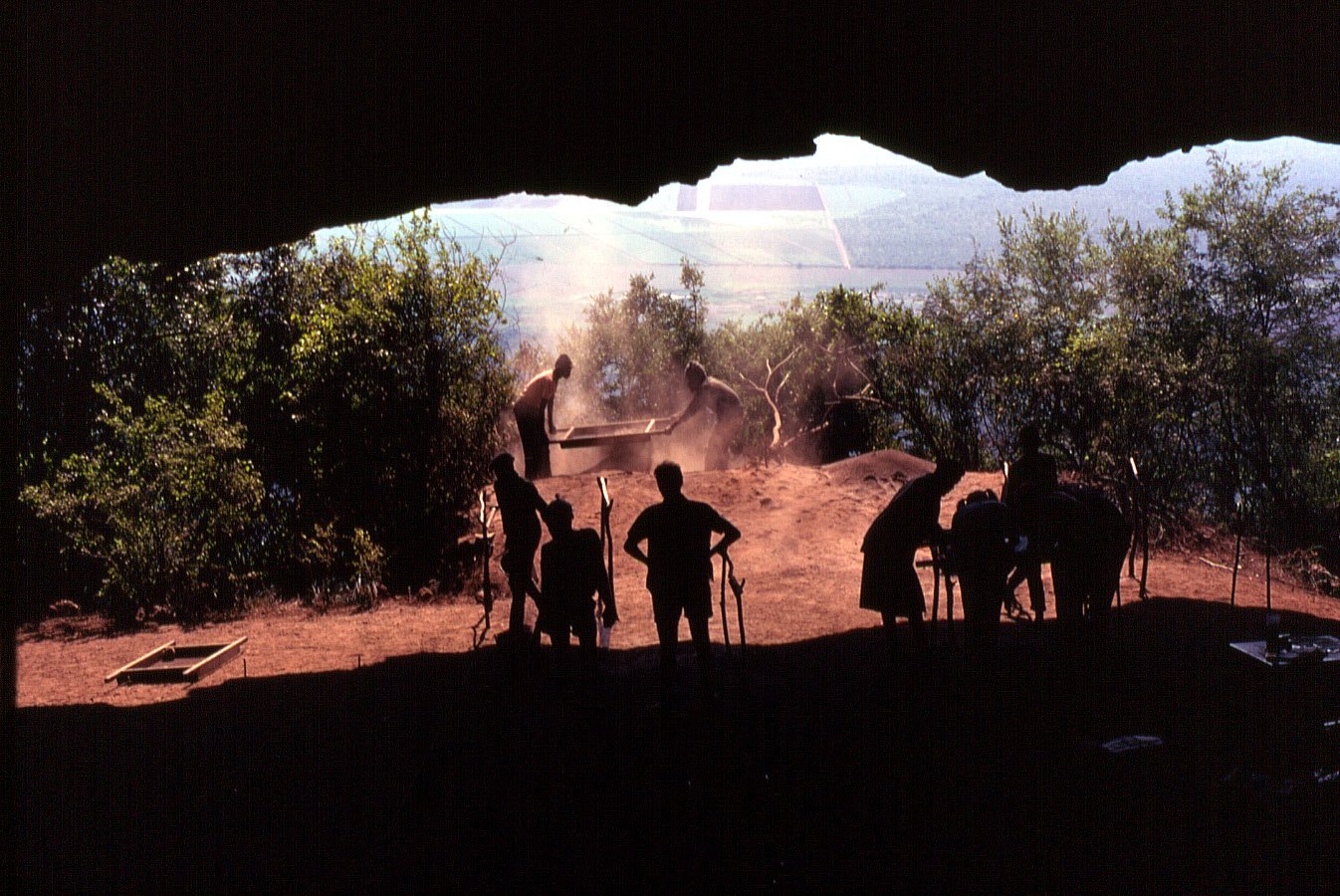 Border Cave: The Frontier of Human Evolution (image credits: By Androstachys, Public domain, https://commons.wikimedia.org/w/index.php?curid=8965920)