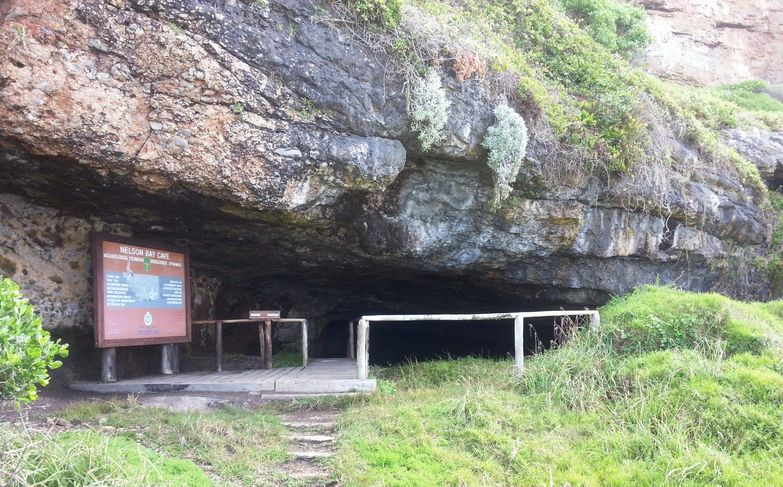 Wonderwerk Cave: The Million-Year Story (image credits: wikimedia)