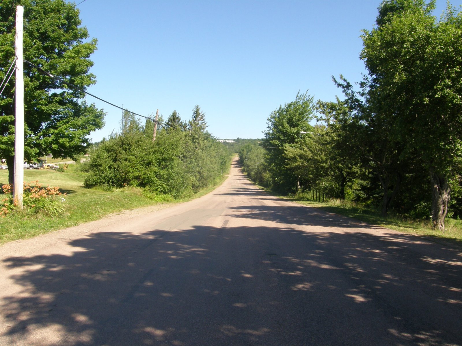 The Mysterious Phenomenon That Captivates Visitors Worldwide (image credits: wikimedia)