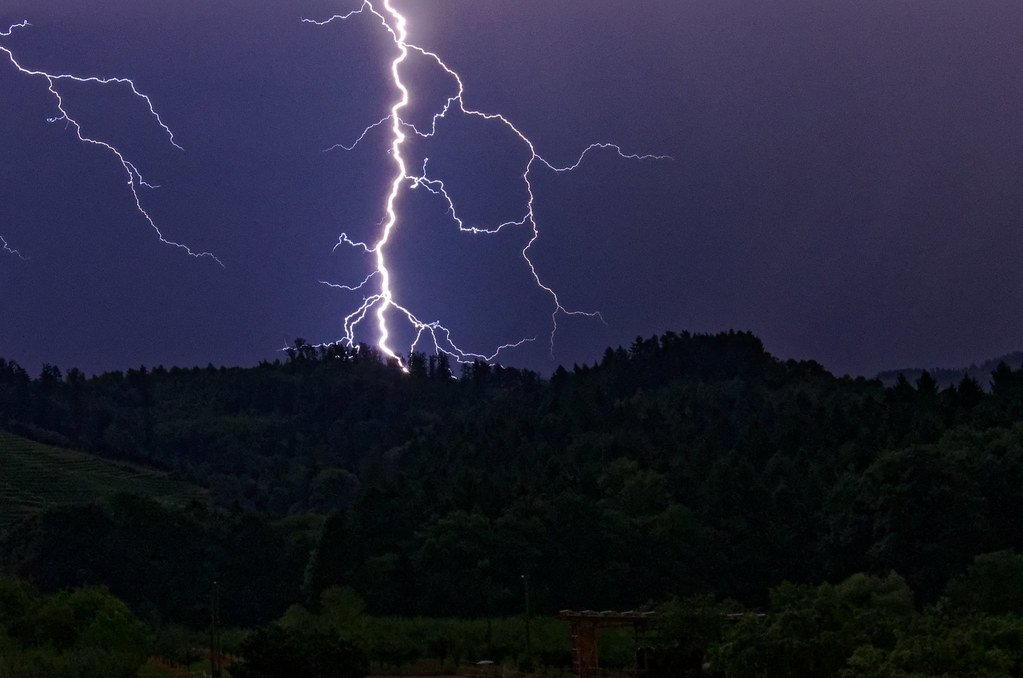 Why We Don't Feel Lightning's Heat (image credits: flickr)