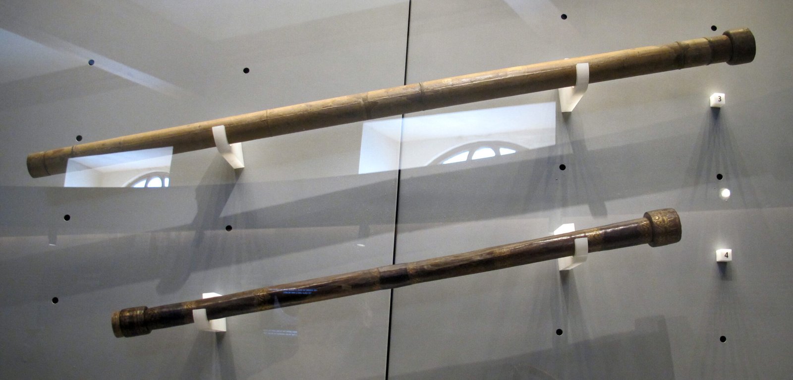 Galileo's Telescope Turns Skyward (image credits: By Sailko, CC BY-SA 3.0, https://commons.wikimedia.org/w/index.php?curid=31258183)