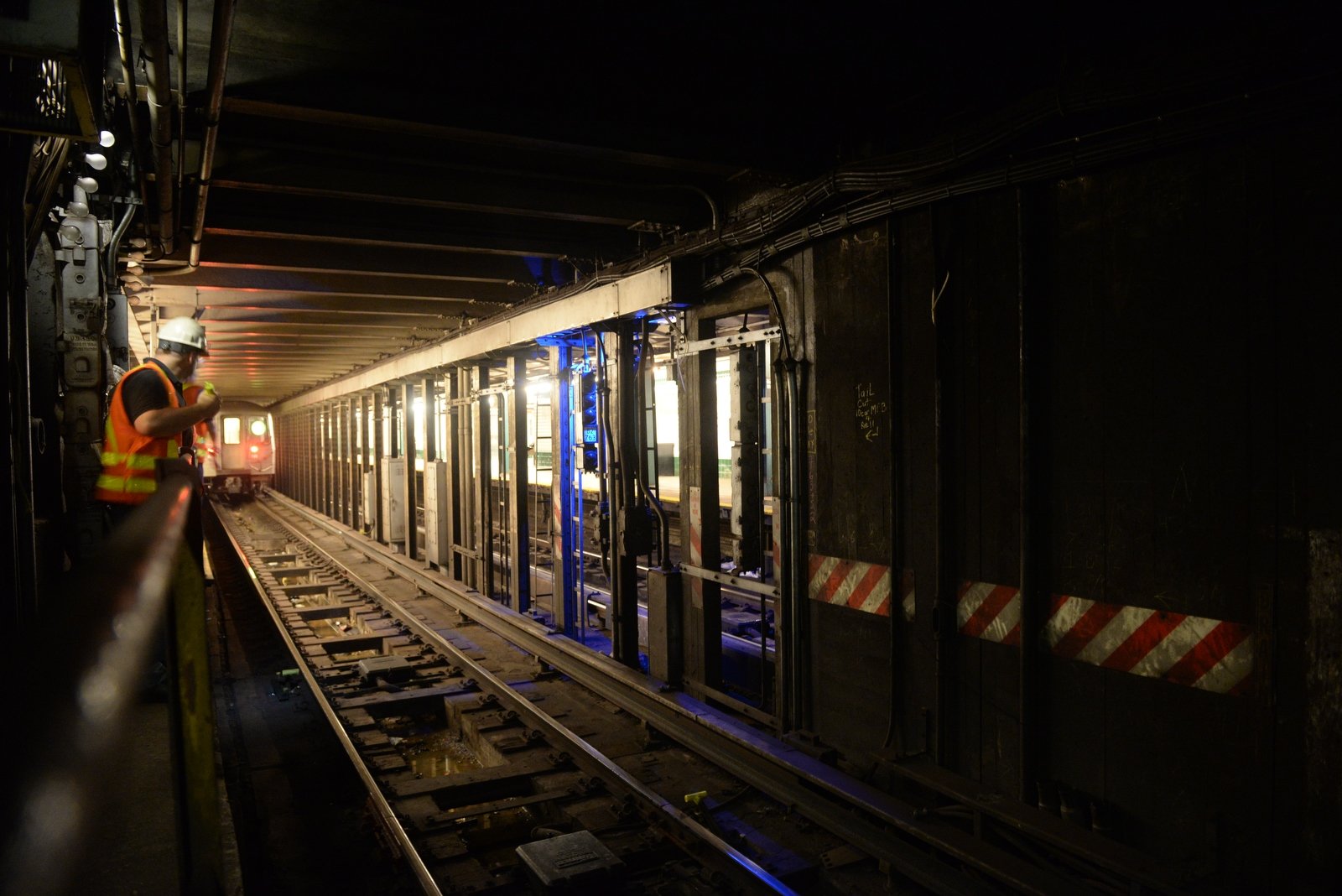 The First 24 Hours: When the Lights Go Out (image credits: wikimedia)