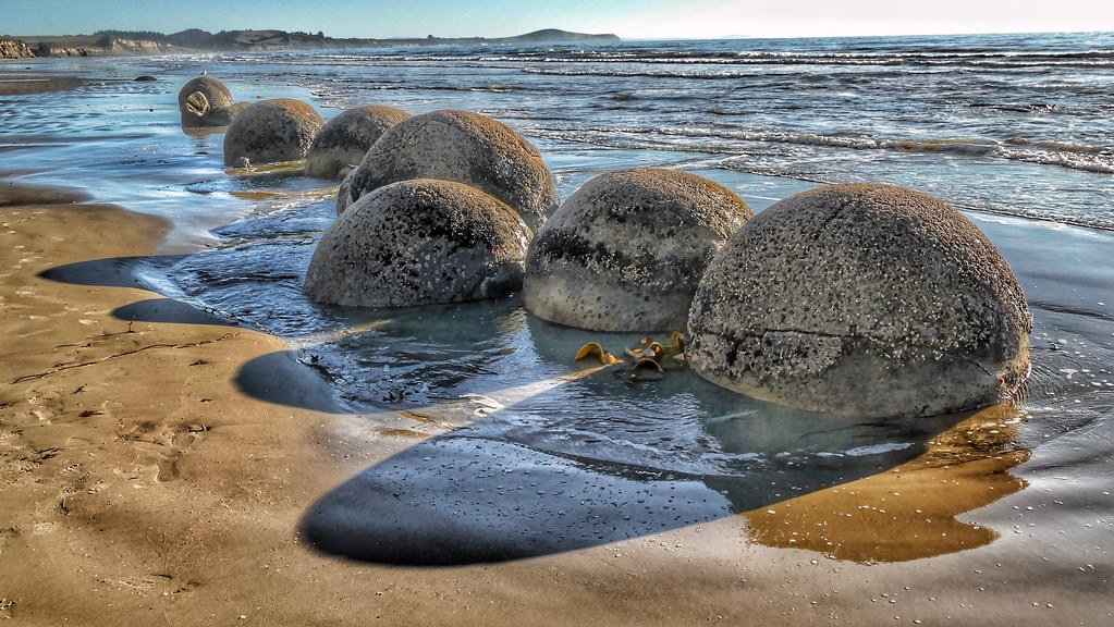 Comparing Moeraki to Other Concretion Sites Worldwide (image credits: flickr)