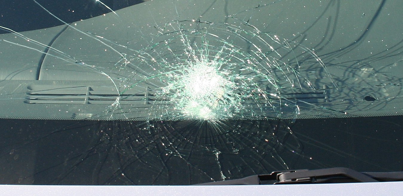 The Accidental Discovery of Safety Glass (image credits: By Tysto, Public domain, https://commons.wikimedia.org/w/index.php?curid=428095)