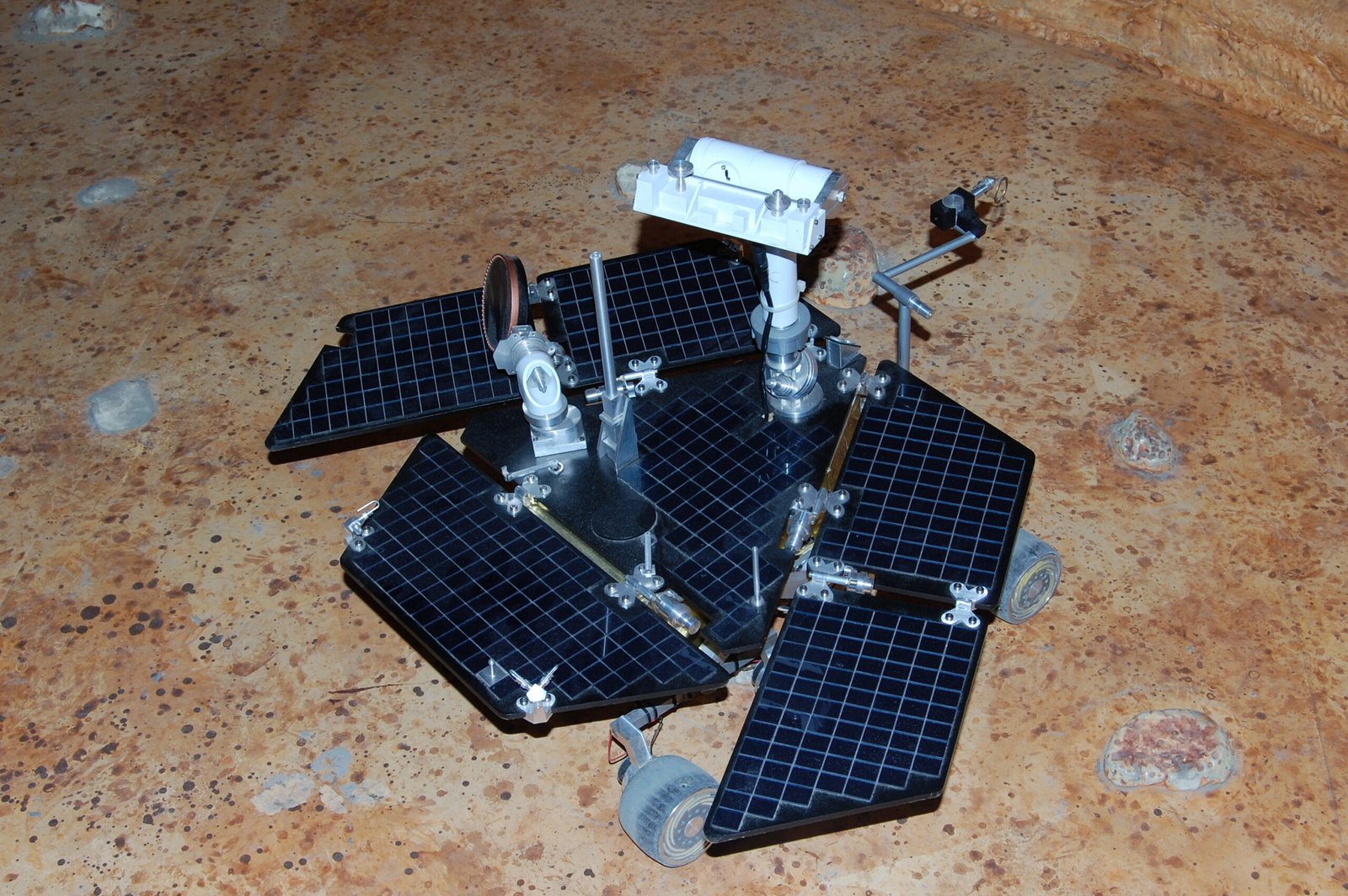 Technological Artifacts as Archaeological Evidence (image credits: wikimedia)