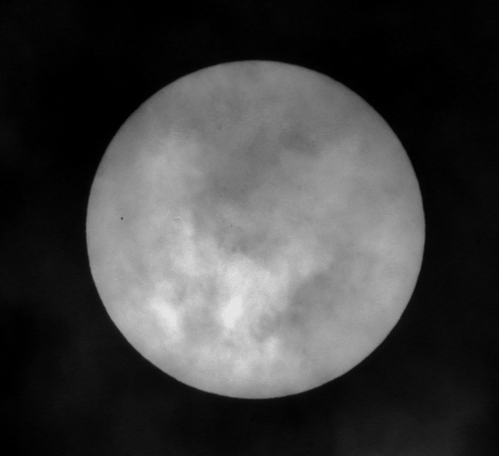 The Incredible Reality of Our Closest Planetary Neighbor (image credits: flickr)