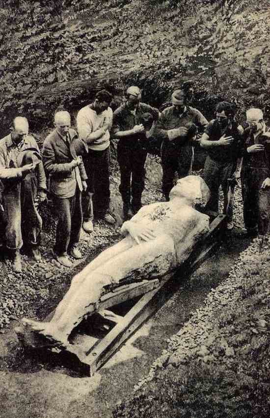 The Cardiff Giant: America's Greatest Archaeological Hoax (image credits: By Unknown authorUnknown author, Public domain, https://commons.wikimedia.org/w/index.php?curid=29509043)