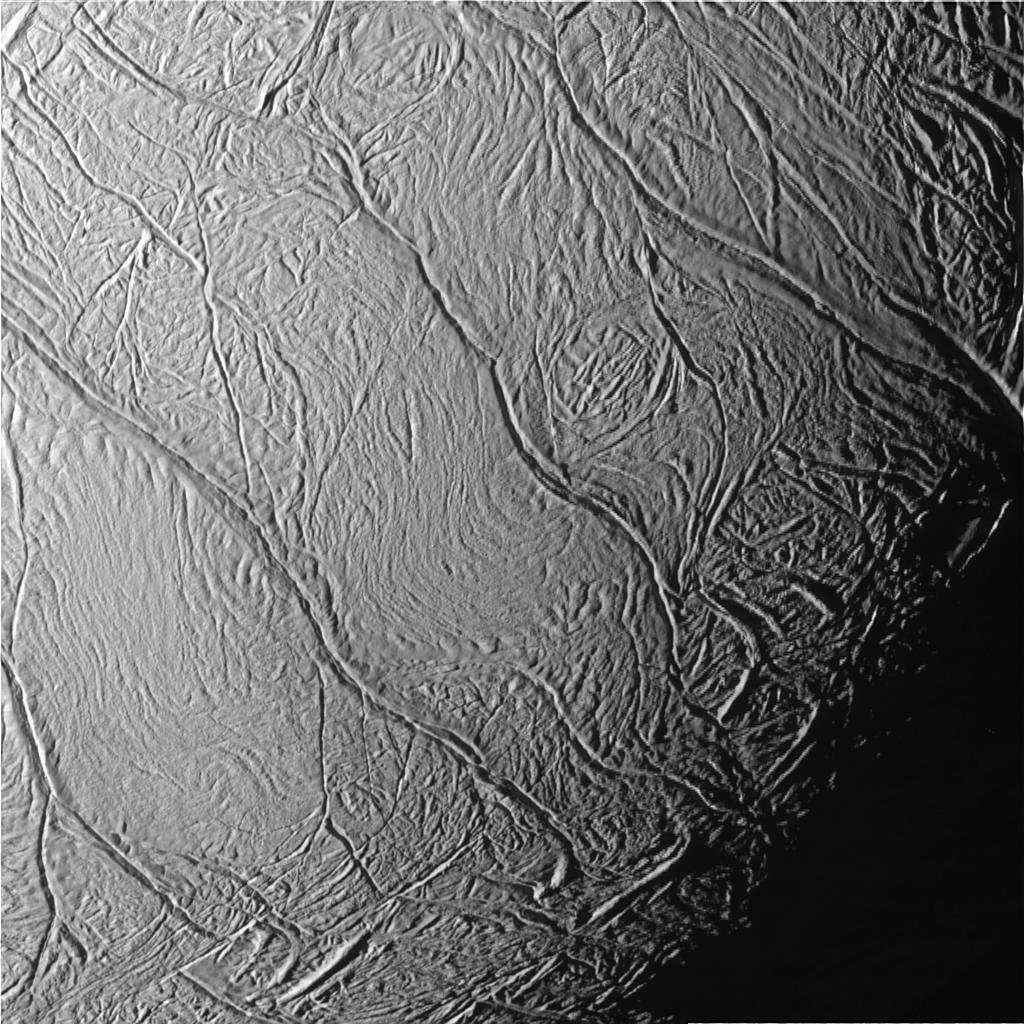The Magnificent Tiger Stripes (image credits: By NASA/JPL/Space Science Institute, Public domain, https://commons.wikimedia.org/w/index.php?curid=617147)