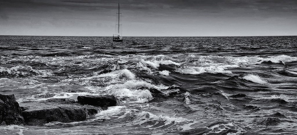 Ocean Currents Begin Their Dangerous Dance (image credits: flickr)
