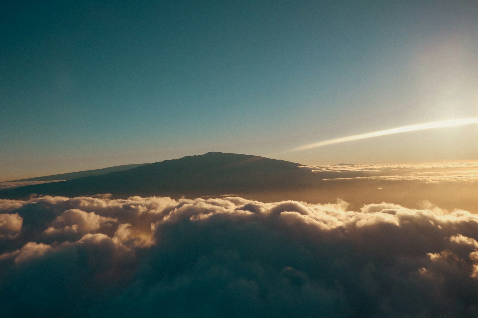 Mauna Kea, Hawaii: Stargazing From the World’s Tallest Mountain (From Base to Peak)