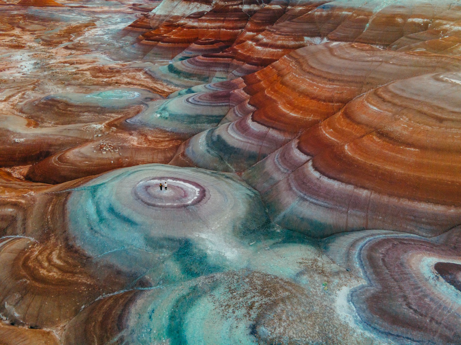 Signs of Ancient Life? Thick Clay Layers on Mars Could Hold the Answer