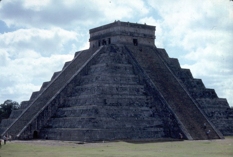 El Castillo’s Serpent of Light, Chichén Itzá, Mexico (image credits: wikimedia)