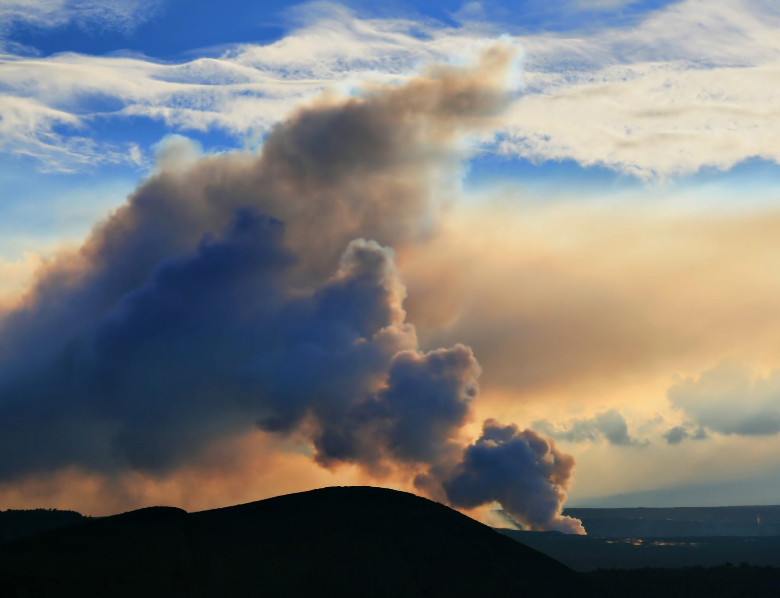 Vog: Hawaii's Volcanic Smog Creates Unique Air Pollution (image credits: wikimedia)