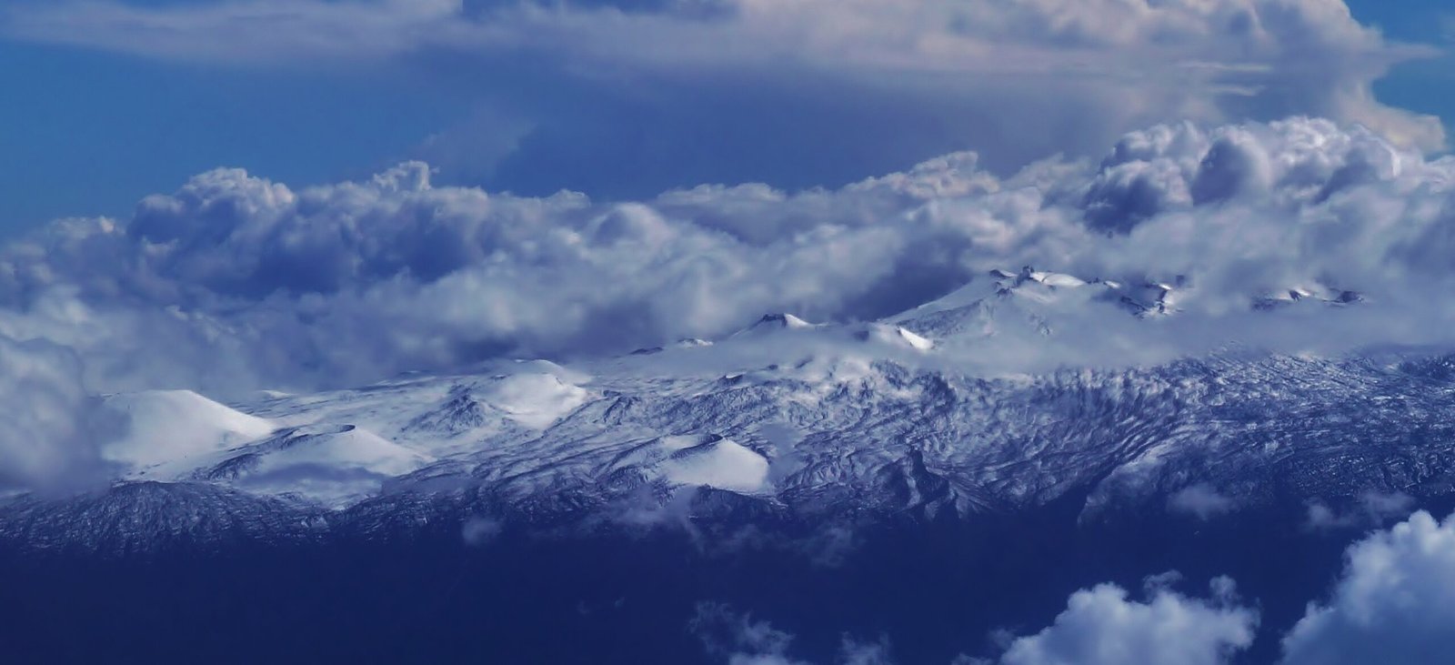 Snow in Paradise: High-Altitude Winter Weather (image credits: By Eric Tessmer, CC BY 3.0, https://commons.wikimedia.org/w/index.php?curid=57788549)
