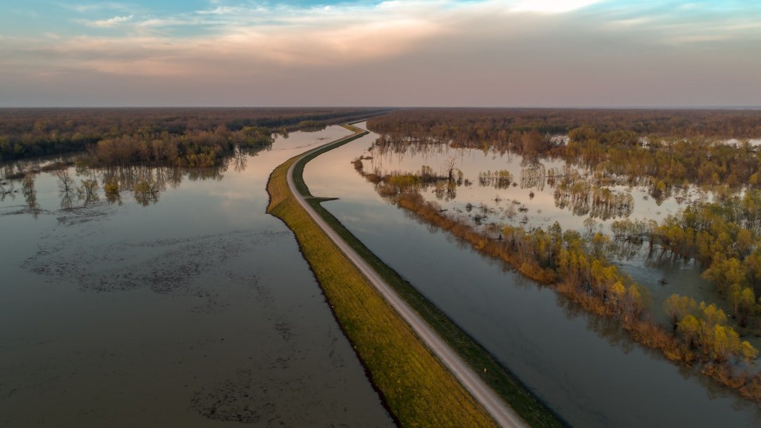 When Levees Shift the Risk (image credits: unsplash)