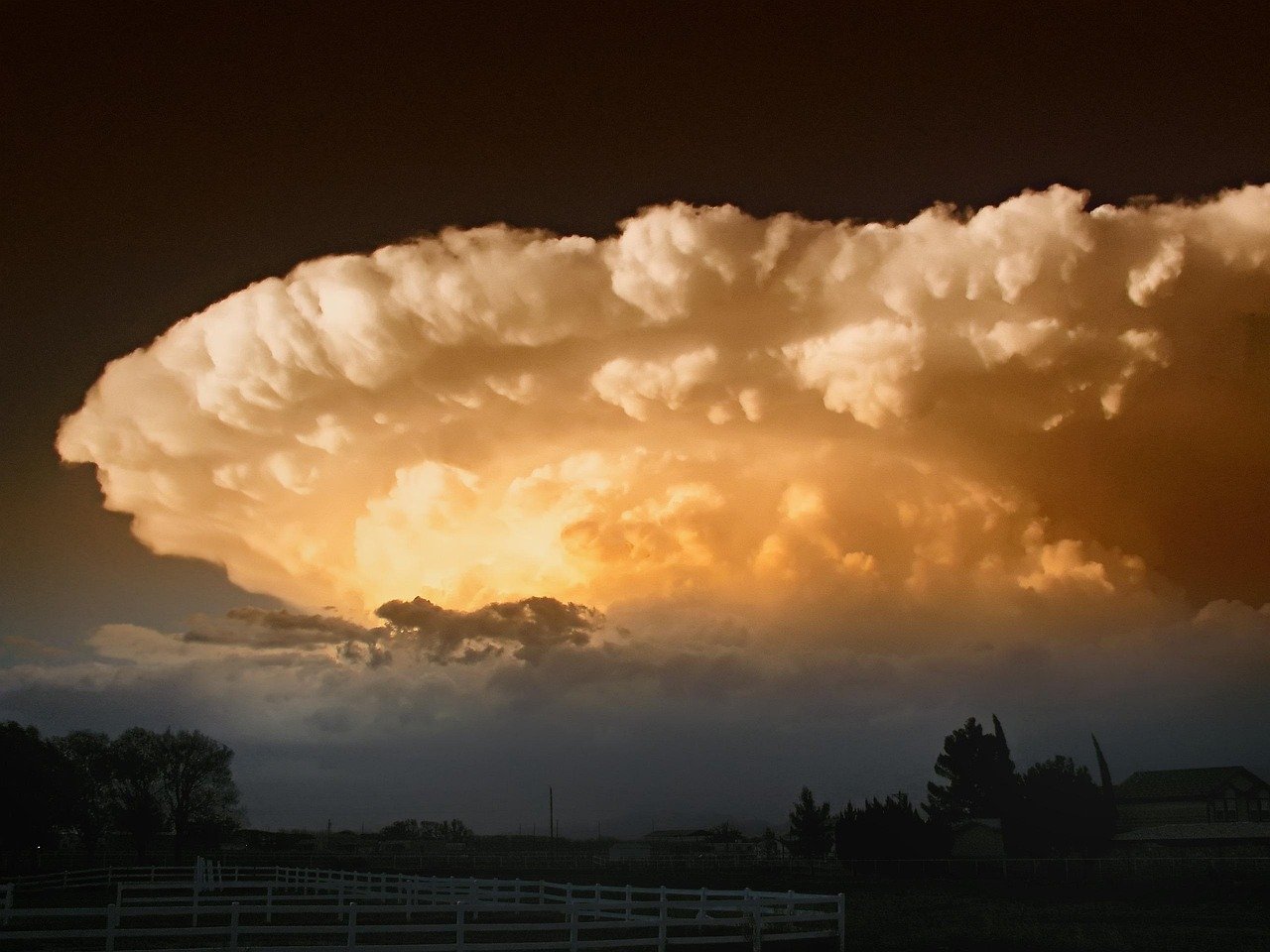 The McAllen Supercell That Wouldn't Quit (image credits: pixabay)