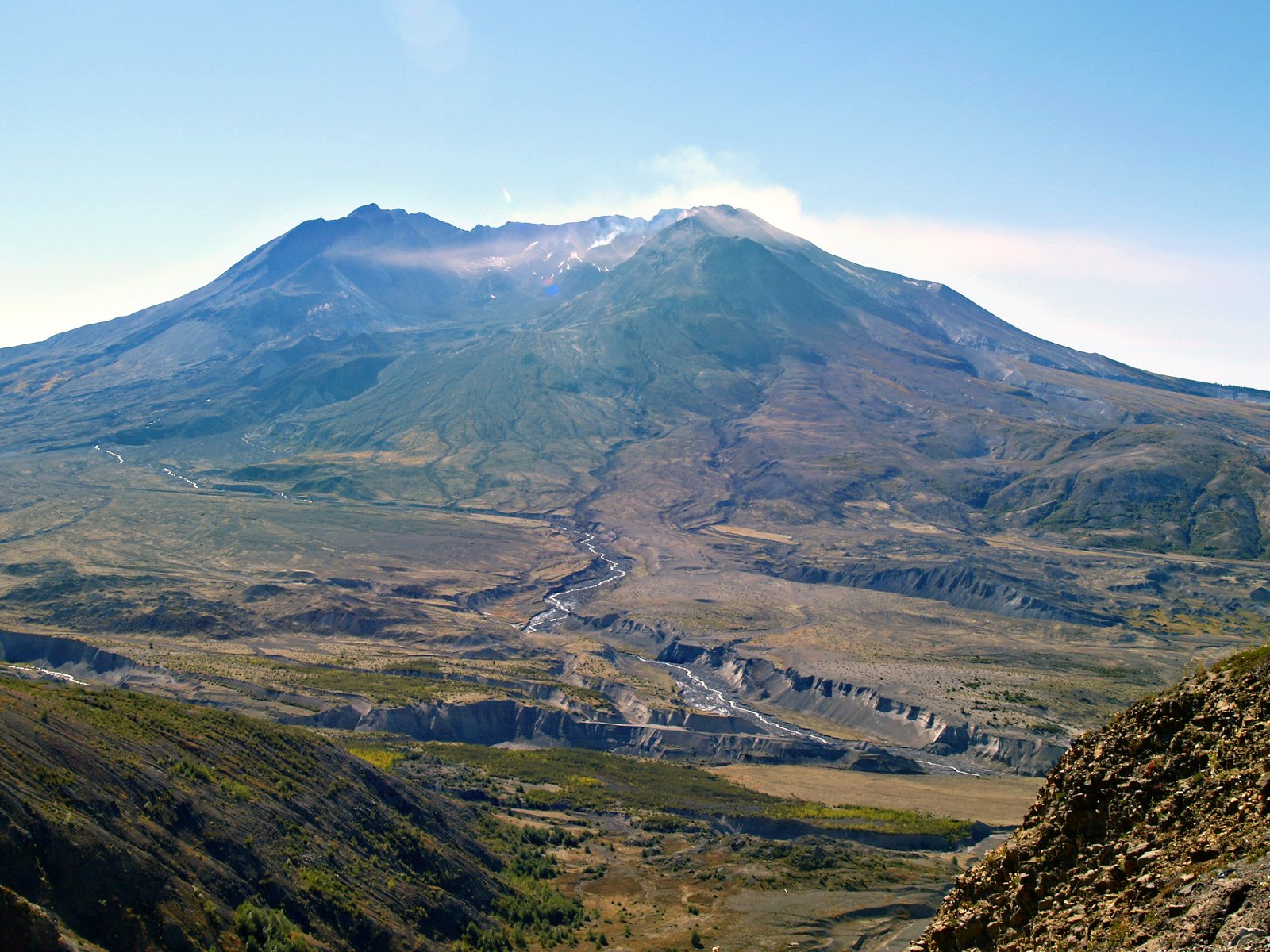 Mount St. Helens: The Most Likely to Erupt Again (image credits: wikimedia)