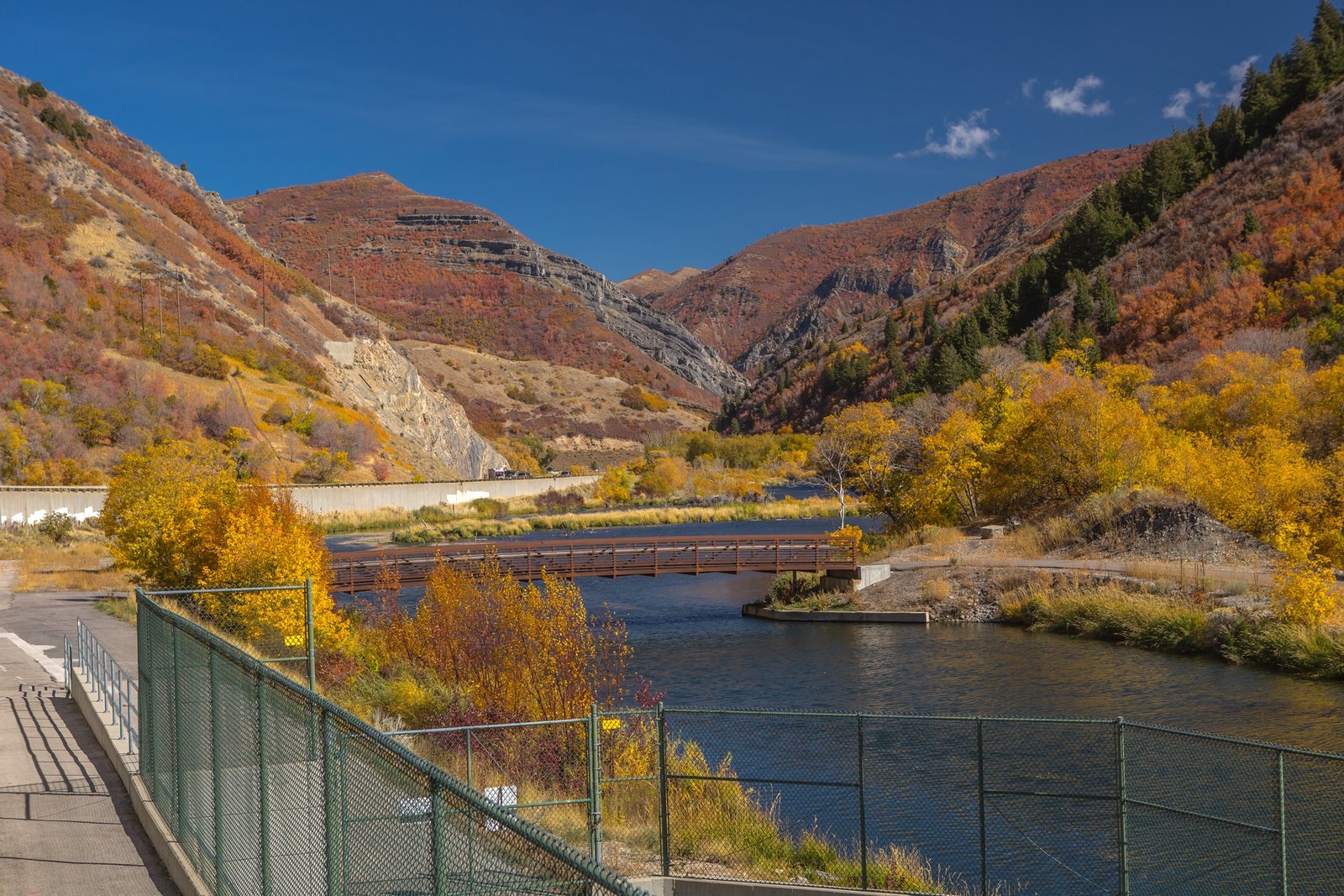The Provo Canyon Utah Phenomenon of 2012 (image credits: By Murray Foubister, CC BY-SA 2.0, https://commons.wikimedia.org/w/index.php?curid=51851056)