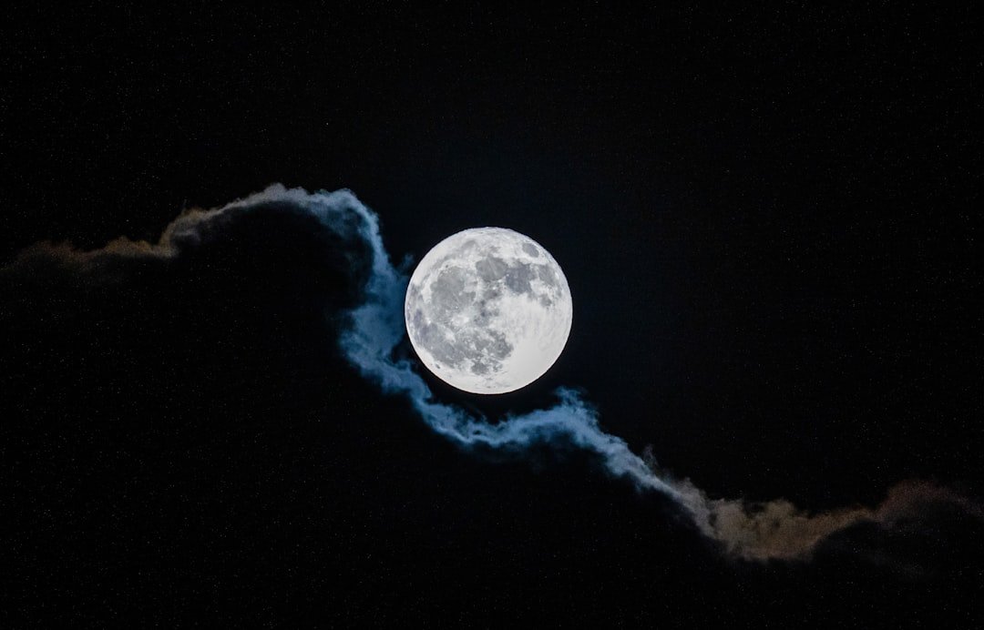 The Great Splatting That Shaped the Moon (image credits: unsplash)