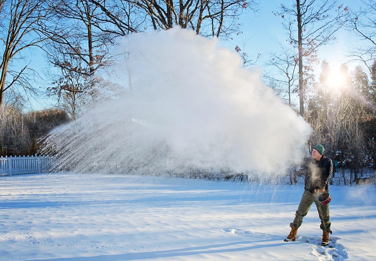 Hot Water Can Freeze Faster Than Cold Water (image credits: pixabay)