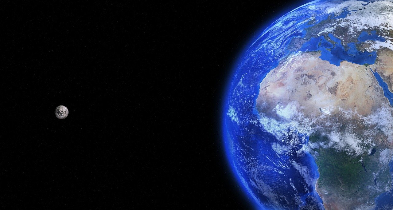 The Moon Is Moving Away From Earth Every Year (image credits: pixabay)