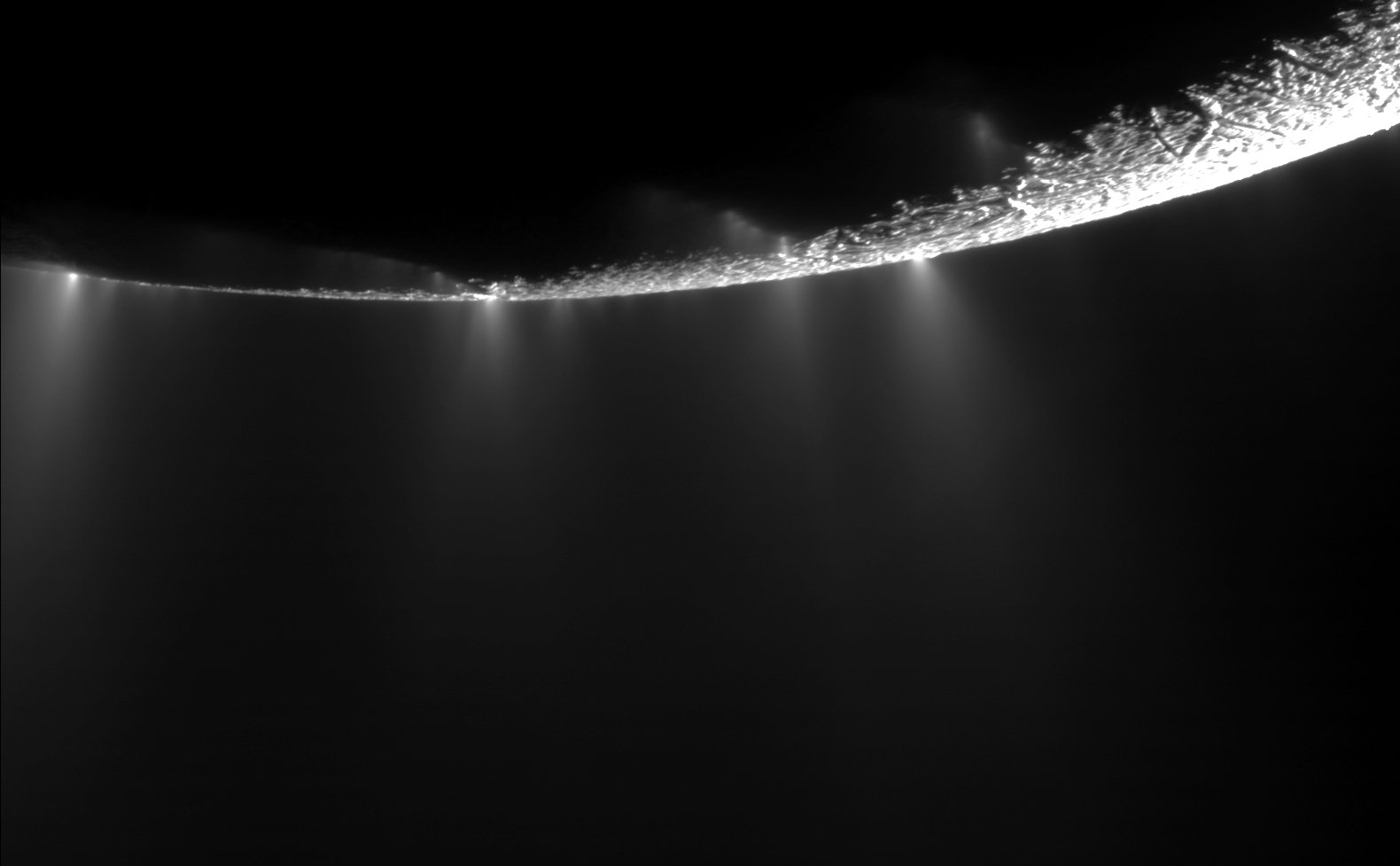 A 6,000‑mile geyser from a tiny moon: Enceladus feeds Saturn’s space environment (image credits: wikimedia)