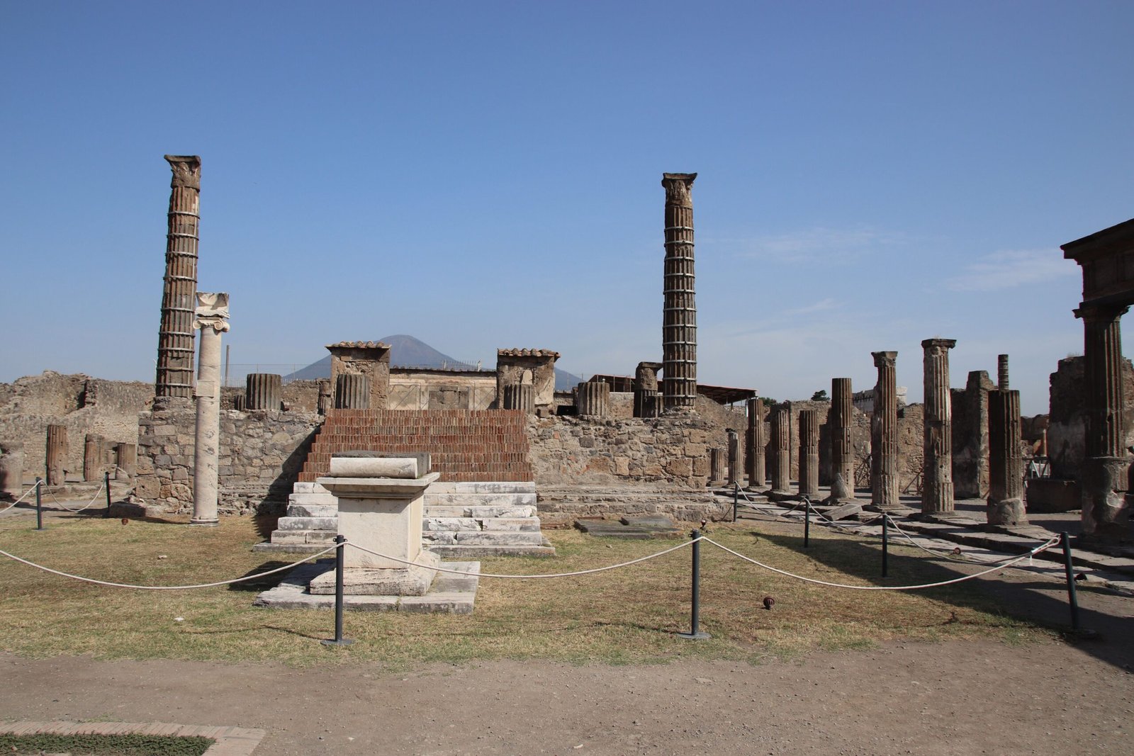 Pompeii: A City Stopped Mid‑Breath (image credits: wikimedia)