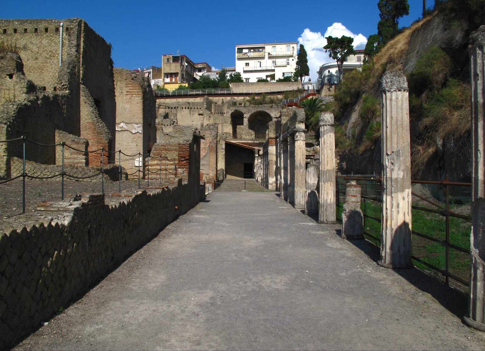 Herculaneum: Heat, Water, and a Library in the Dark (image credits: wikimedia)
