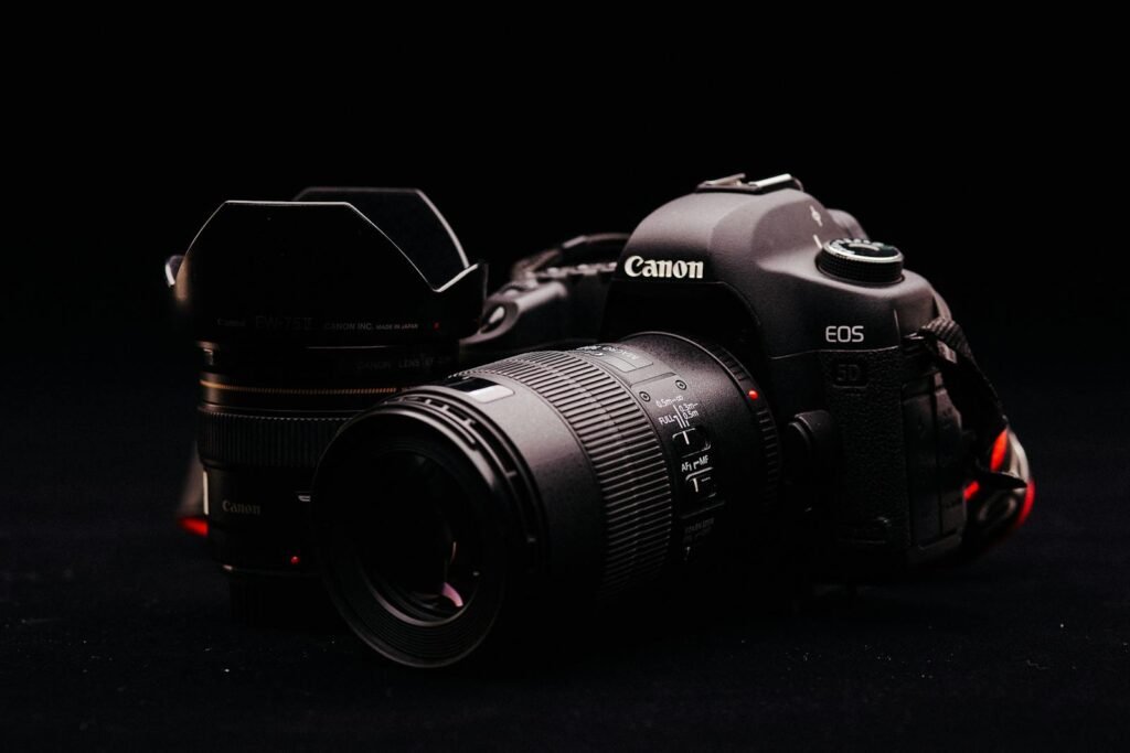 High-quality close-up image of a DSLR camera with lens on a black background, perfect for photography equipment themes.