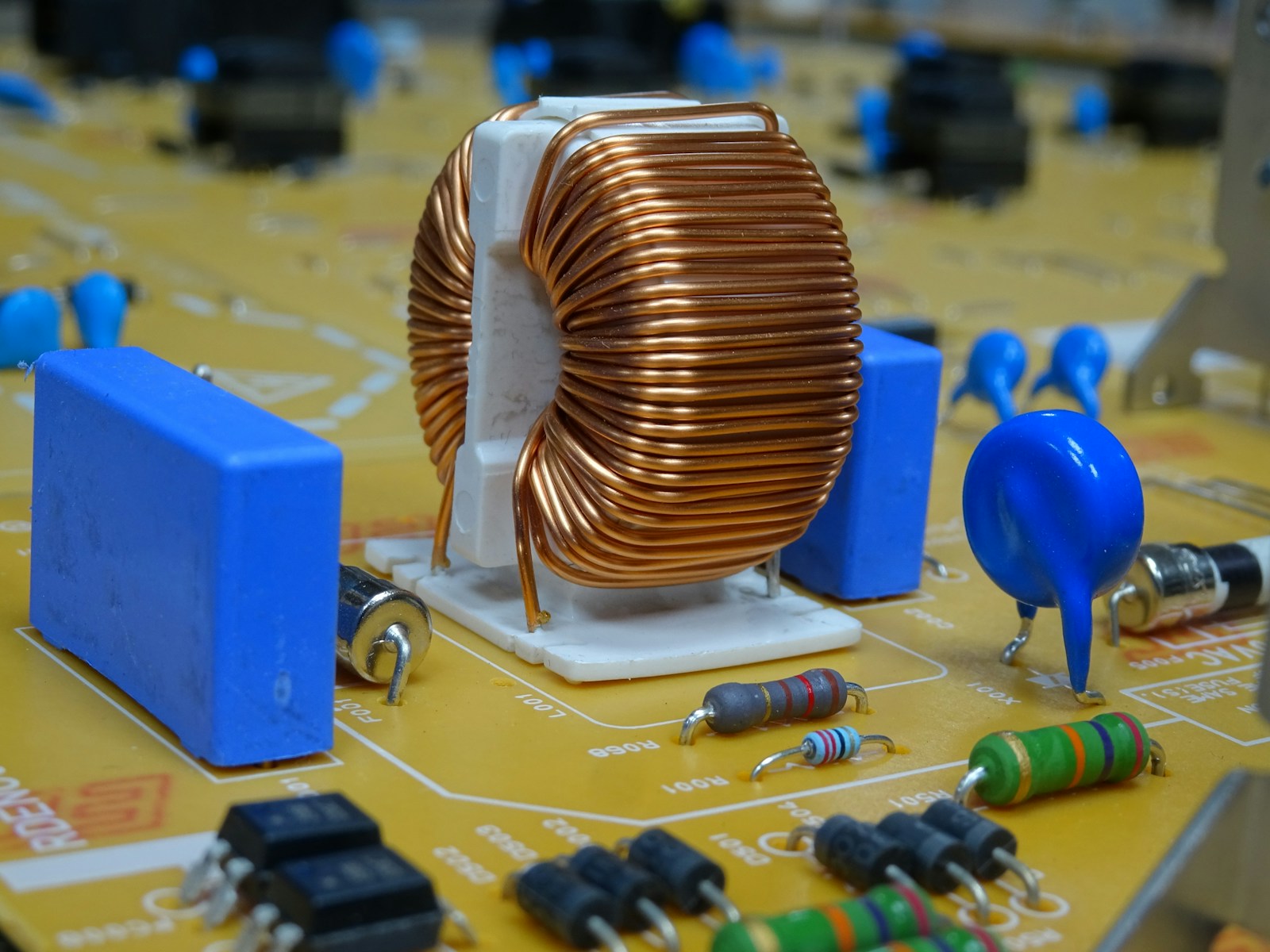This Device Generates Electricity From Nothing But Heat