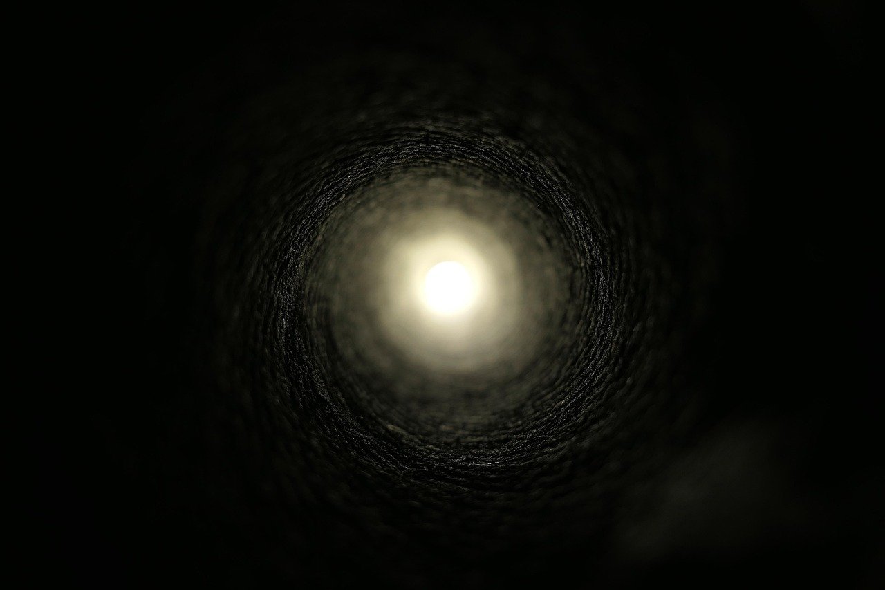 Primordial Black Holes May Have Lit Up the Early Universe (image credits: pixabay)