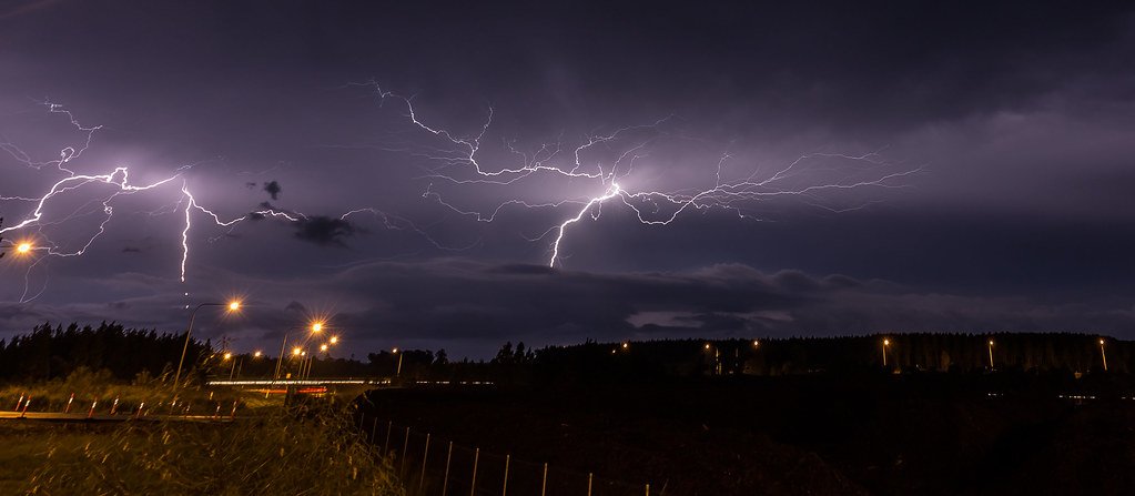 Lightning Strikes Back with a Vengeance (image credits: flickr)