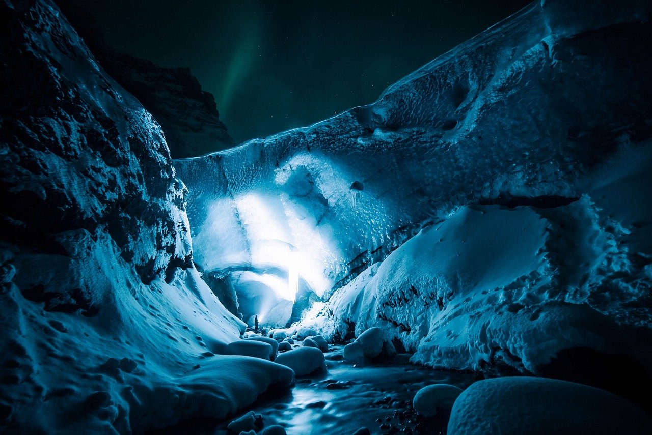 The Science Behind That Mesmerizing Blue Light (image credits: pixabay)